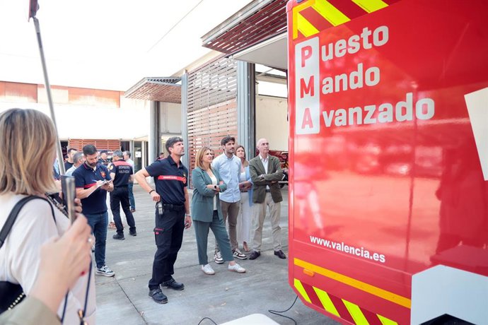L'alcaldessa de València, María José Catalá, assistix al simulacre d'incendi forestal realitzat a la Devesa del Saler amb l'evacuació d'un edifici d'habitatges.