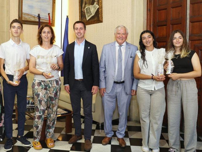 Galmés recibe al equipo balear finalista en el Audi Creativity Challenge 2025