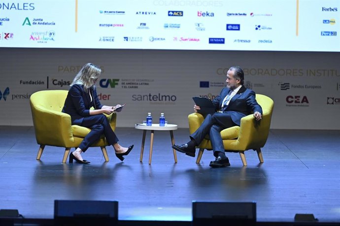 Juan Carlos Escotet durante el panel de Ceapi.