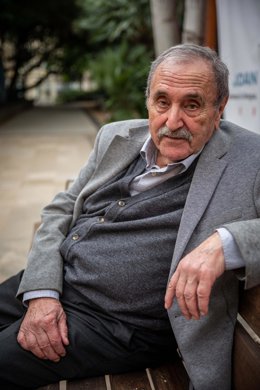 Archivo - El editor Eliseu Climent, posa tras la presentación de los II Premis El Temps de les Arts, en el Palau Robert, a 17 de marzo de 2022, en Barcelona