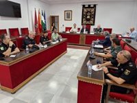 El alcalde de Adra (Almería) reclama un refuerzo "permanente" de Guardia Civil y un aumento de medios materiales