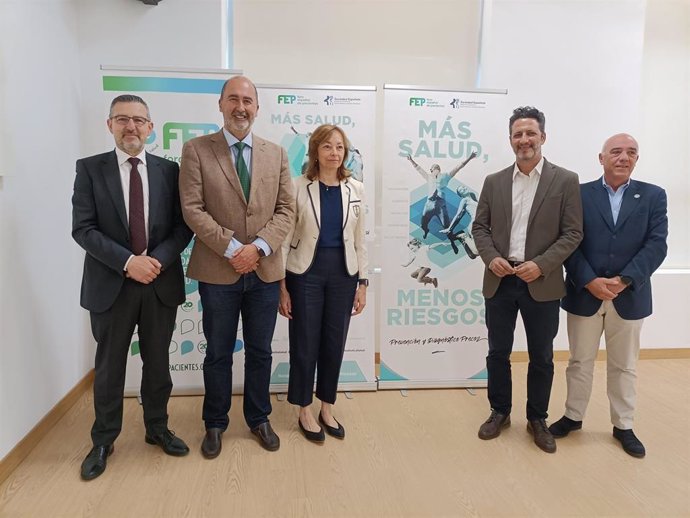 Participantes en el evento 'Más salud, menos riesgos: prevención y diagnóstico precoz'.