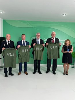 Representantes de la Universidad de León, la Association International of Chiefs of Police y la Policía Municipal de Ponferrada durante la reunión mantenida en la que se ha firmado un acuerdo de colaboración