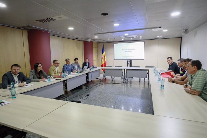 Una de les reunions del Govern amb els funcionaris