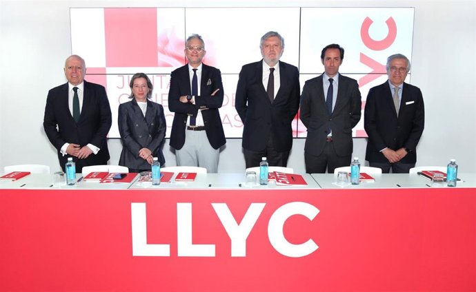La Mesa de la Junta General de Accionistas de LLYC.