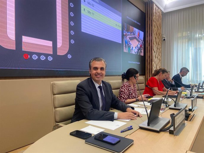 El conseller de Educación y Universidades, Antoni Vera, en la comparecencia de los Presupuestos de 2025.