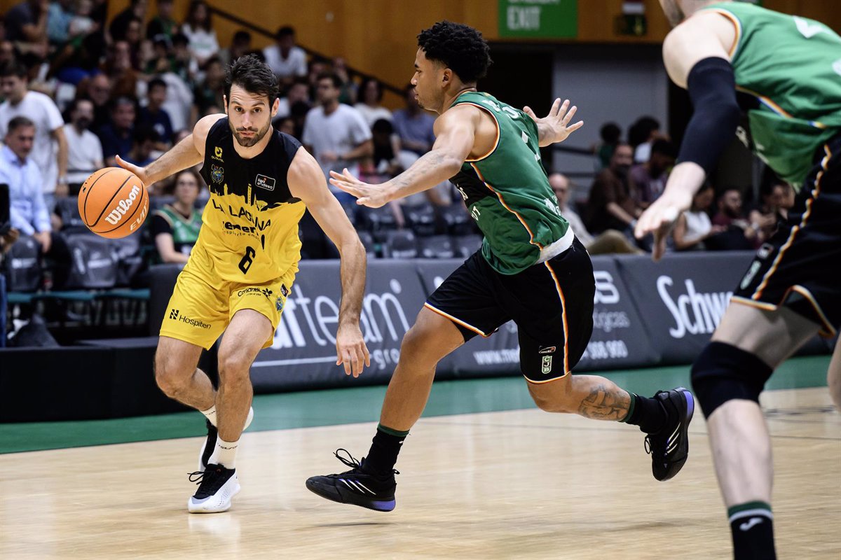 La Laguna Tenerife se carga a la  Penya  sin Huertas