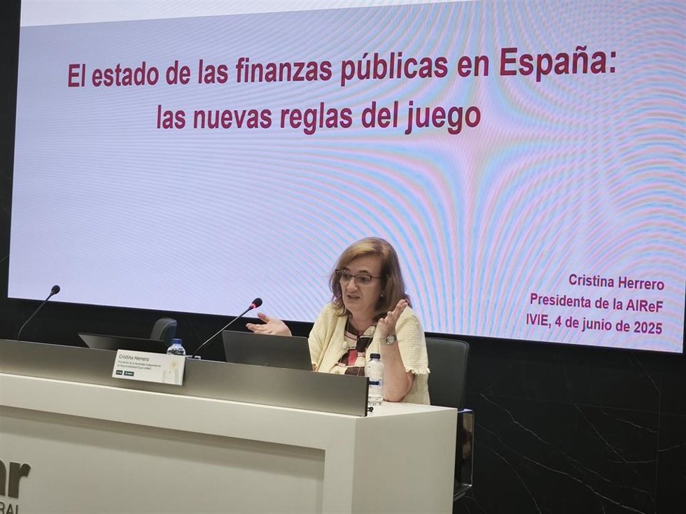 La presidenta de la Autoridad Independiente de Responsabilidad Fiscal (AIReF), Cristina Herrero, durante el Ciclo de conferencias 'Los retos estructurales de la economía española', que organizan Cajamar y el Ivie en Valncia.