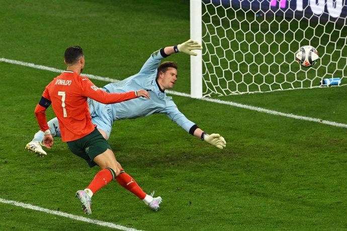 04 June 2025, Bavaria, Munich: Portugal's Christiano Ronaldo scores his side's second goal during the UEFA Nations League semi final soccer match between Germany and Portugal at Allianz Arena. Photo: Peter Kneffel/dpa