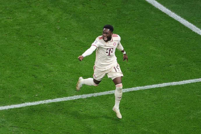 Archivo - Alphonso Davies, durante un partido con el Bayern de Múnich.