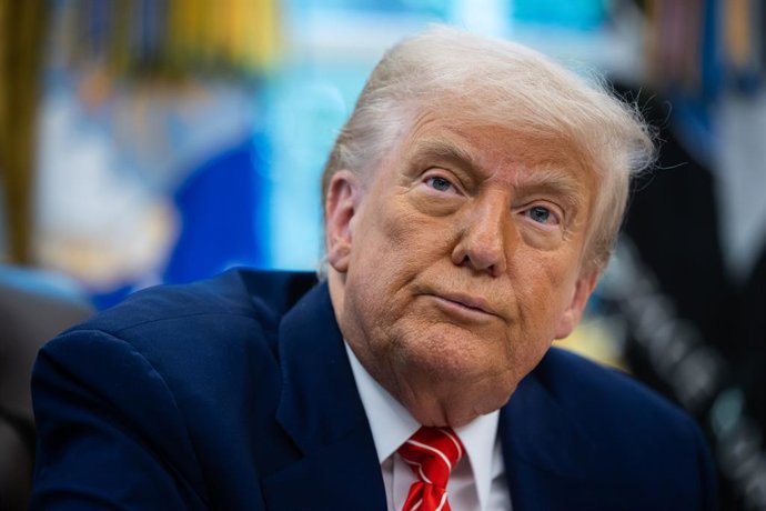 30 de maio de 2025, Washington, Distrito de Colúmbia, EUA: O presidente dos Estados Unidos, Donald J. Trump, fala enquanto participa de uma coletiva de imprensa com Elon Musk, CEO da Tesla, SpaceX e X (anteriormente conhecida como Twitter) e o administrad