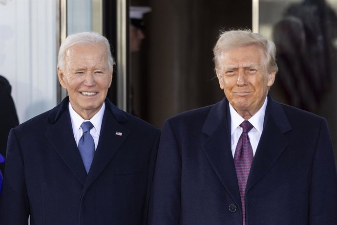 Archivo - 20 de janeiro de 2025, Washington, Distrito de Columbia, EUA: O presidente dos EUA, JOE BIDEN, dá as boas-vindas ao presidente eleito DONALD TRUMP no Pórtico Norte da Casa Branca na manhã da posse de Trump em Washington, DC, EUA, em 20 de janeir