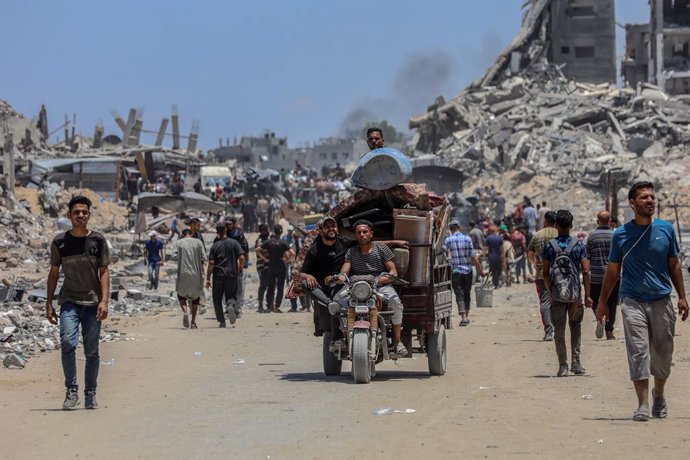GAZA, June 4, 2025  -- Returning Palestinians are seen in the town of Beit Lahia, northern Gaza Strip, on June 4, 2025. The Israel Defense Forces (IDF) on Wednesday night issued an urgent warning to residents of the Gaza Strip to avoid moving northward fo