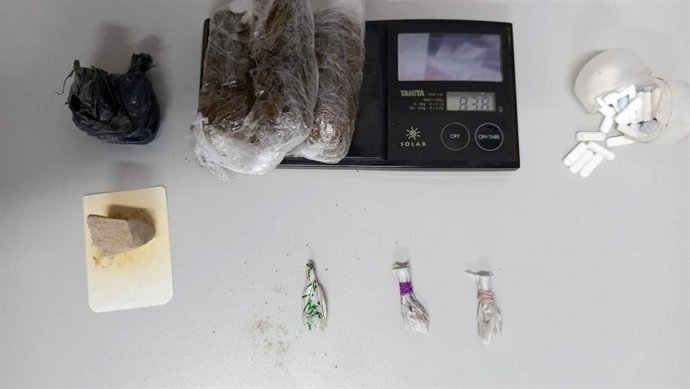 Guardia Civil y funcionarios de Prisiones interceptan a un visitante que iba a introducir droga en la cárcel de Logroño