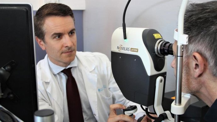O oftalmologista José Ignacio Fernández-Vigo, do Hospital Clínico San Carlos