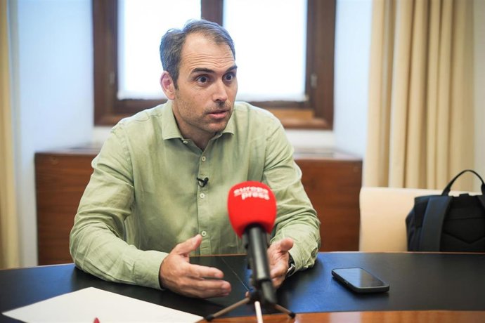 Archivo - El coordinador de IU Andalucía y diputado de Sumar en el Congreso, Toni Valero, en una imagen de archivo.