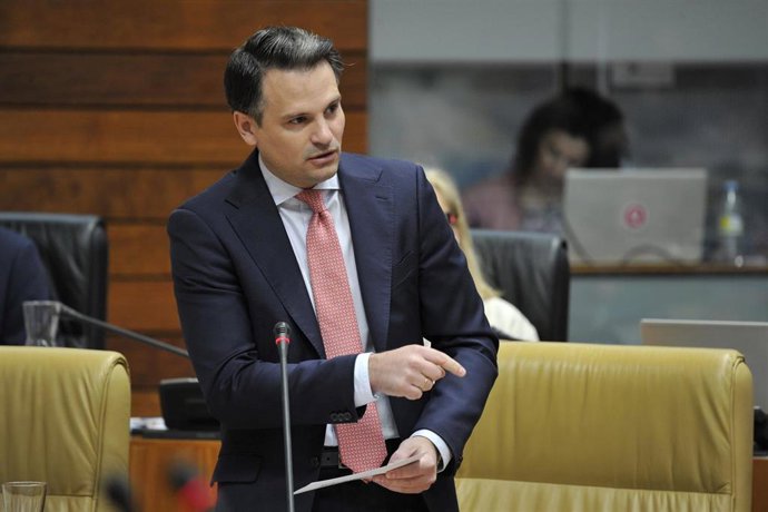 El consejero de Presidencia, Interior y Diálogo Social, Abel Bautista, en una intervención en el parlamento regional.