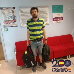 Hombre buscado en Italia por el presunto doble homicidio de sus compañeros de piso.