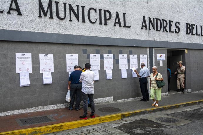 Listas en un colegio electoral de Caracas durante las elecciones regionales y parlamentarias