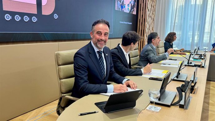 El Conseller de Vivienda, Territorio y Movilidad, José Luis Mateo, en su comparecencia en el Parlament.