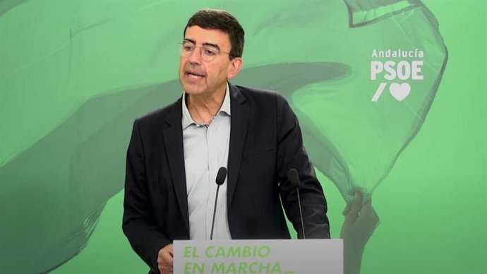 El portavoz de Presidencia del Grupo Socialista en el Parlamento andaluz, Mario Jiménez, en rueda de prensa.