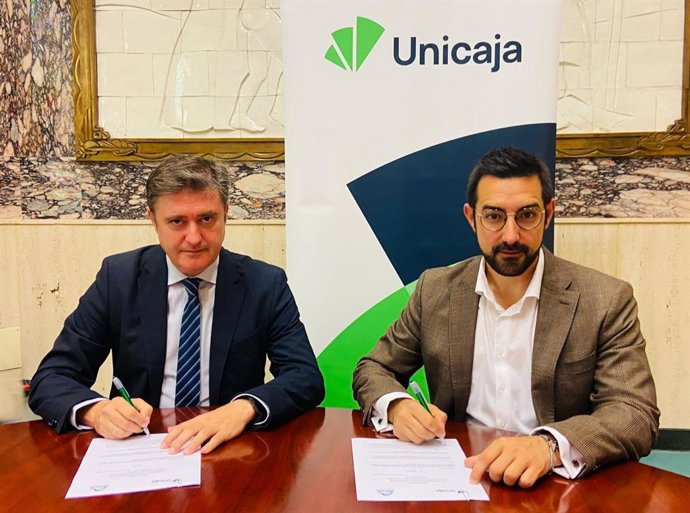 El convenio ha sido firmado por el director de Zona Málaga Interior de Unicaja, Manuel Artacho, y el presidente de ACIA, Jorge del Pino