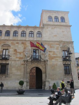 Palacio de Los Guzmanes, sede de la Diputación de León.