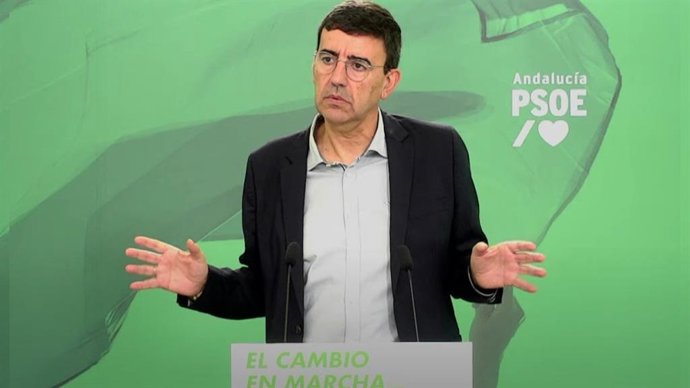 El portavoz de Presidencia del Grupo Socialista en el Parlamento andaluz, Mario Jiménez, en rueda de prensa.
