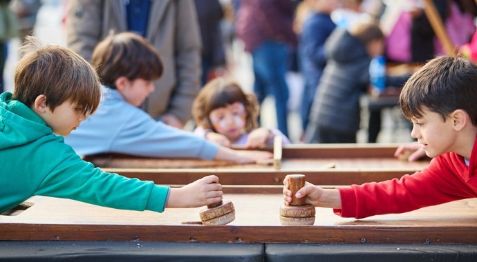 El Port Olímpic de Barcelona celebrará la tercera edición del 'Dissabte Blau', la fiesta que abre las puertas de este nuevo espacio a un público familiar.