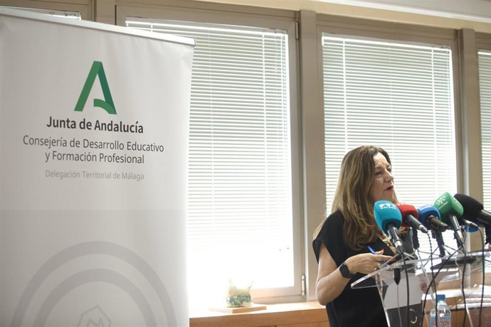 La consejera de Desarrollo Educativo y Formación Profesional, María del Carmen Castillo, en rueda de prensa en Málaga.
