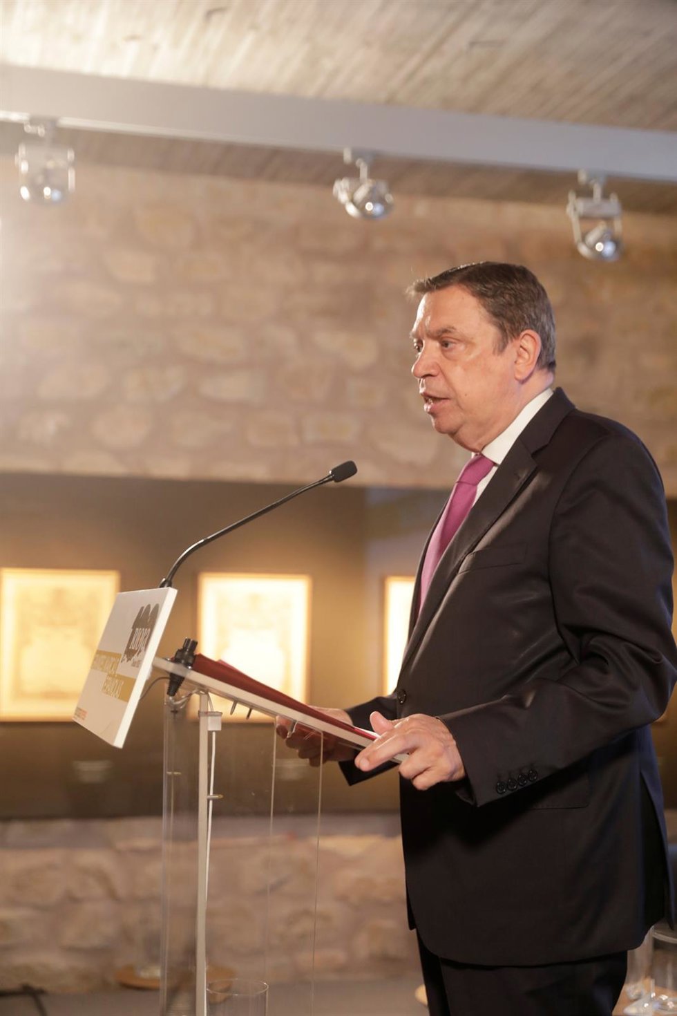 El ministro de Agricultura, Pesca y Alimentación, Luis Planas, durante el encuentro 'Grandes Marcas Españolas' por el centenario de la DOCa Rioja en colaboración con Europa Press, en bodegas Marqués de Murrieta, a 5 de junio de 2025, en Logroño, La Rioj