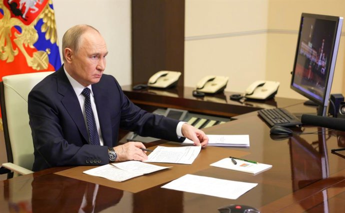 4 de junho de 2025, Novo-Ogaryovo, Oblast de Moscou, Rússia: O presidente russo Vladimir Putin preside uma reunião remota com membros de seu governo na residência estatal de Novo-Ogaryovo, em 4 de junho de 2025, no Oblast de Moscou, Rússia.