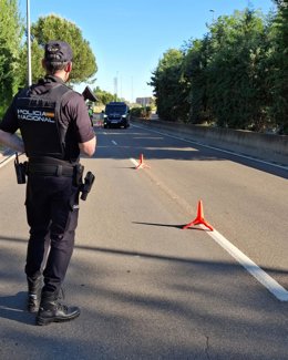 La Policía Nacional ha detenido en Valladolid a un hombre como presunto autor de varios delitos de robo con fuerza en interior de vehículo, en la madrugada del día 4 de junio