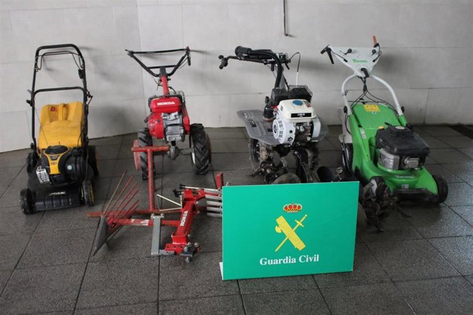 Parte del material que sustrajo el detenido.