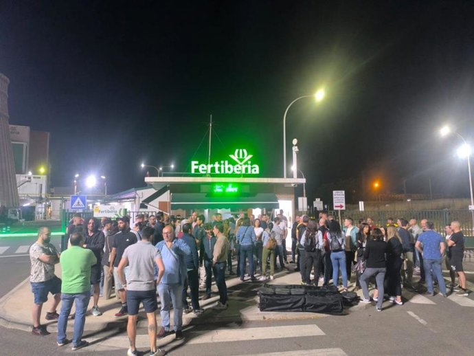 Primera jornada de huelga en Fertiberia en Puertollano (Ciudad Real).