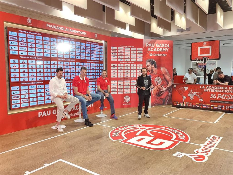 Presentación de la Pau Gasol Academy by Santander en las oficinas de Santander en el Passeig de Grcia de Barcelona