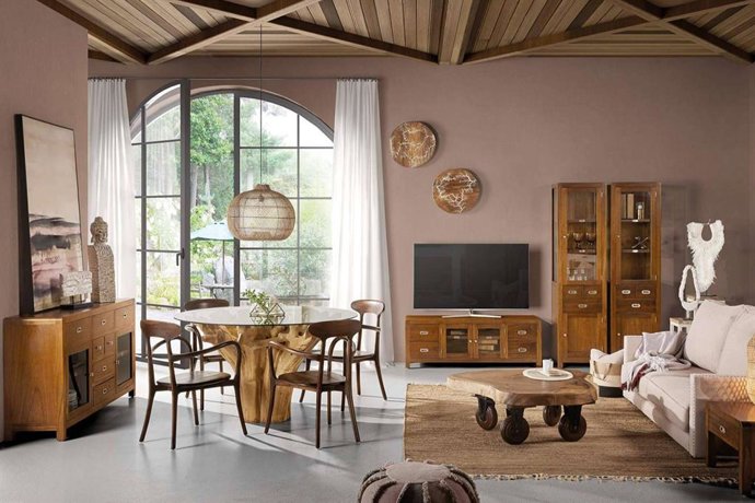 Muebles La Factoría apuesta por muebles coloniales de madera maciza con alma artesanal
