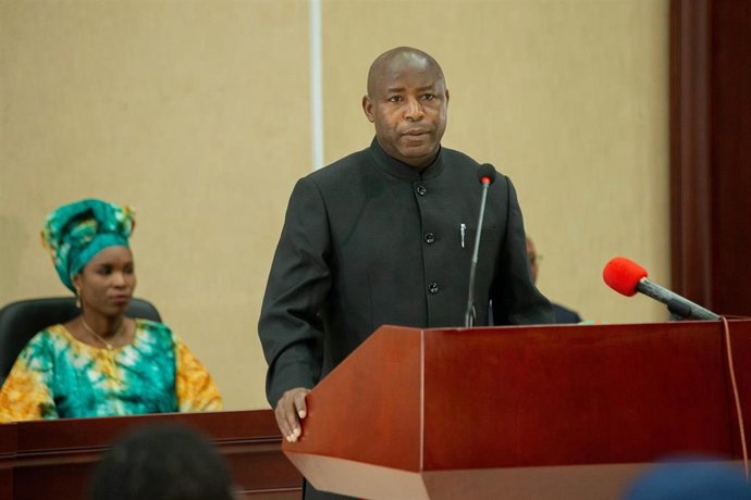 Archivo - El presidente de Burundi, Évariste Ndayishimiye, durante un acto en Buyumbura en junio de 2020 por el fallecimiento de su predecesor, Pierre Nkurunziza (archivo)