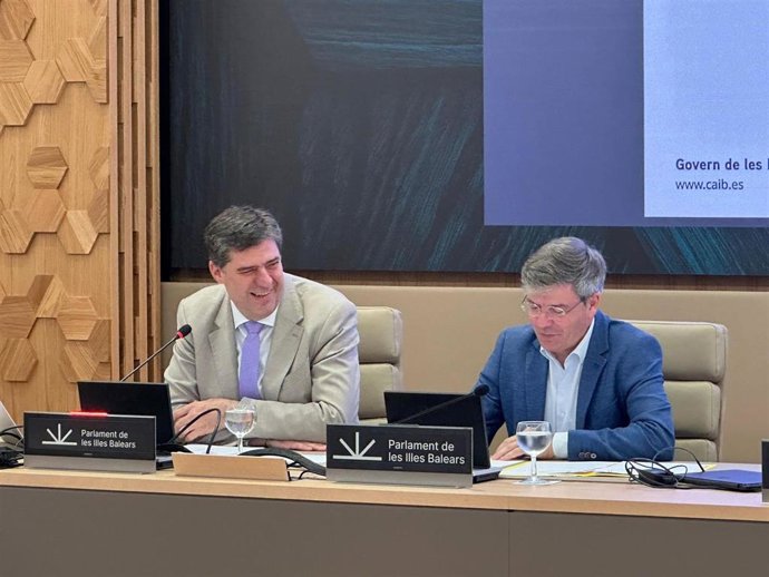 El conseller de Turismo, Cultura y Deportes, Jaume Bauzà, este jueves en la Comisión de Hacienda y Presupuestos del Parlament.