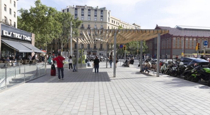 Imagen de un tramo reformado de la ronda de Sant Antoni de Barcelona.