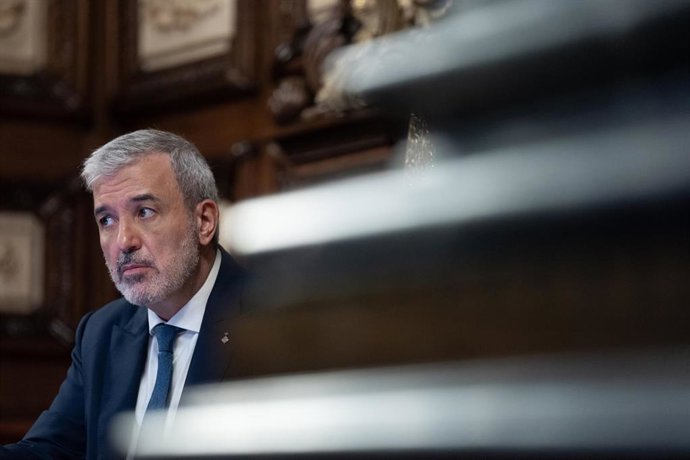 Archivo - El alcalde de Barcelona, Jaume Collboni, durante un pleno en el Ayuntamiento de Barcelona, a 26 de julio de 2024, en Barcelona, Catalunya