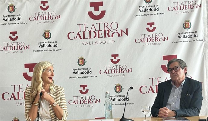 El director del Teatro Calderón, José María Viteri, y la concejal de Educación y Cultura, Irene Carvajal.