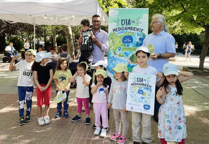 El Ayuntamiento de Cáceres celebra el Día del Medio Ambiente con talleres educativos en el Paseo de Cánovas con niños y niñas
