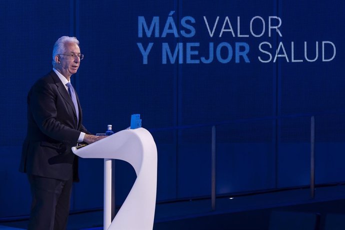 El presidente de SegurCaixa Adeslas insta al sector sanitario privado a unirse para abordar los desafíos.