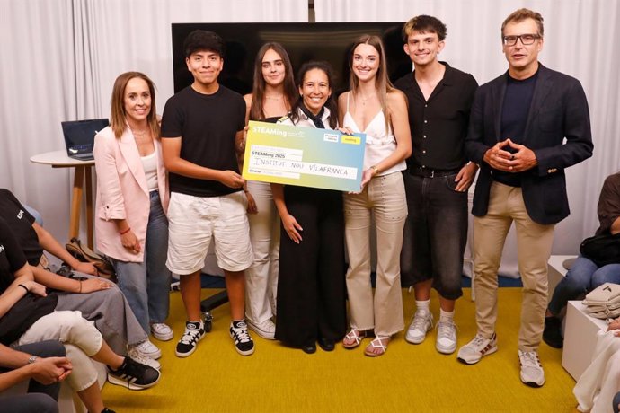 Los ganadores del programa 'Steaming: dando alas al talento femenino'.