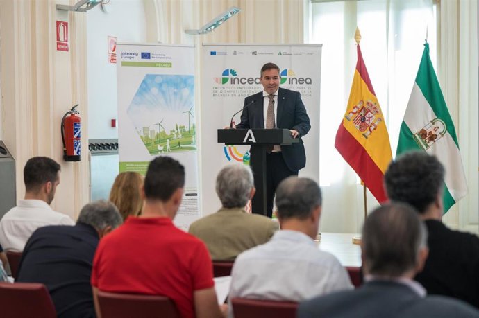 El delegado de Industria, Energía y Minas de la Junta en Granada, Gumersindo Fernández