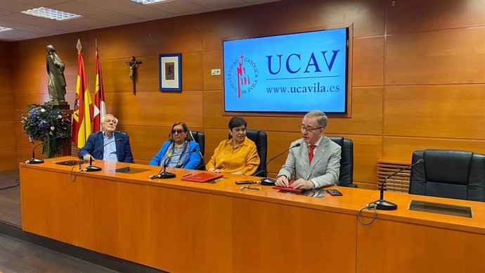 La UCAV y el Colegio de Enfermería de Madrid firman un convenio para ayudar a los colegiados a acceder a los estudios