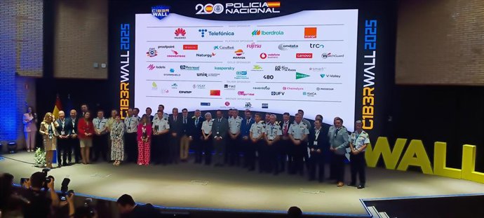 Clausura la V Edición de C1b3rWall, en la que ha participado el secretario de Estado de Telecomunicaciones e Infraestructuras Digitales, Antonio Hernando Vera.