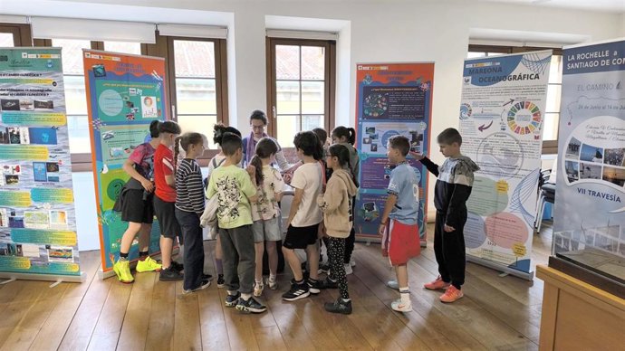 Escolares en las actividades organizadas por Ficyt por el Día Mundial de los Océanos.