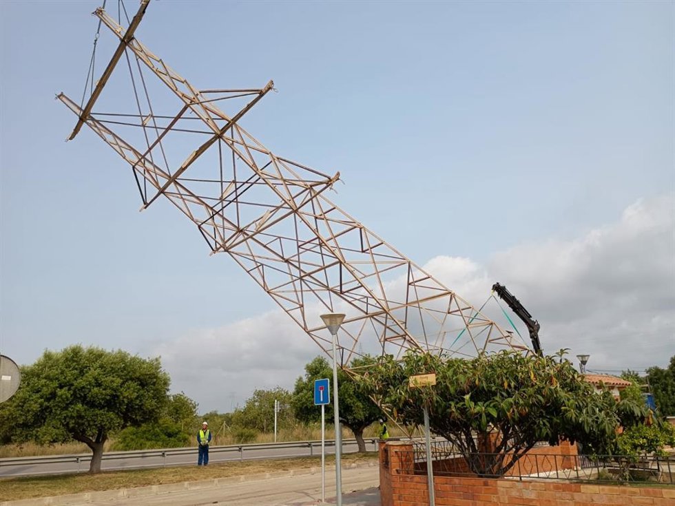 Endesa inicia el desmantelamiento del último tramo entre Roda de Ber y Creixell (Tarragona)
